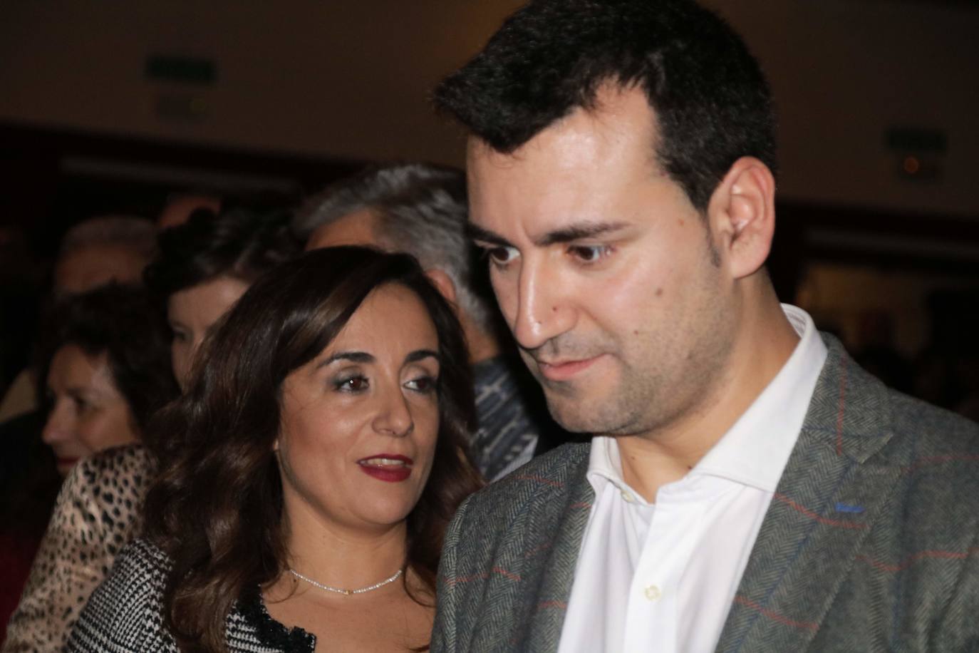 El centro cultural Eloy Arribas ha acogido este fin de semana la presentación del calendario erótico en el que vecinos de Pedrajas de San Esteban posan con fines benéficos, con el objetivo de recaudar fondos para causas solidarias. El pasado calendario (el de este año 2019) consiguió dinero para la Asociación Española para el Cáncer. La recaudación por la venta de la edición del próximo año se destinará a la Asociación de Familiares de Enfermos de Alzhéimer y otras demencias de la comarca de Íscar.