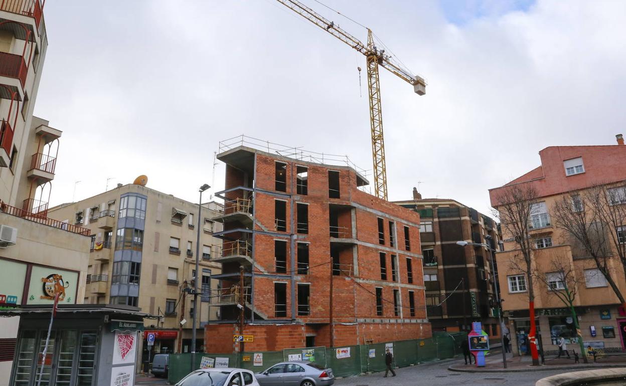 Construcción de un edificio en la capital.