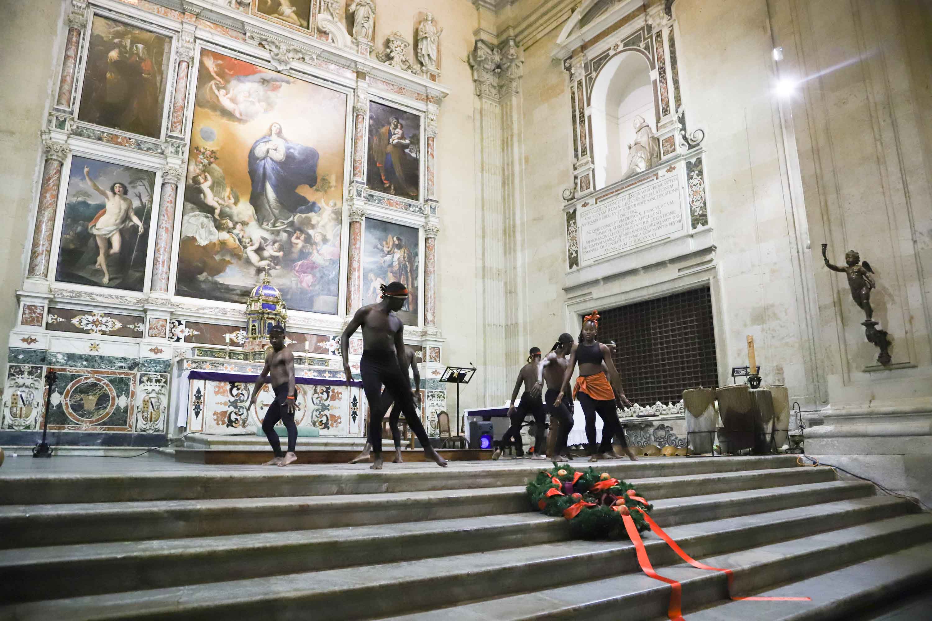 Espectáculo solidario de música y danza en la iglesia de la Purísima en Salamanca interpretado por los Uganda Sticks y los Tambores de Ruanda en apoyo de los huérfanos de Uganda