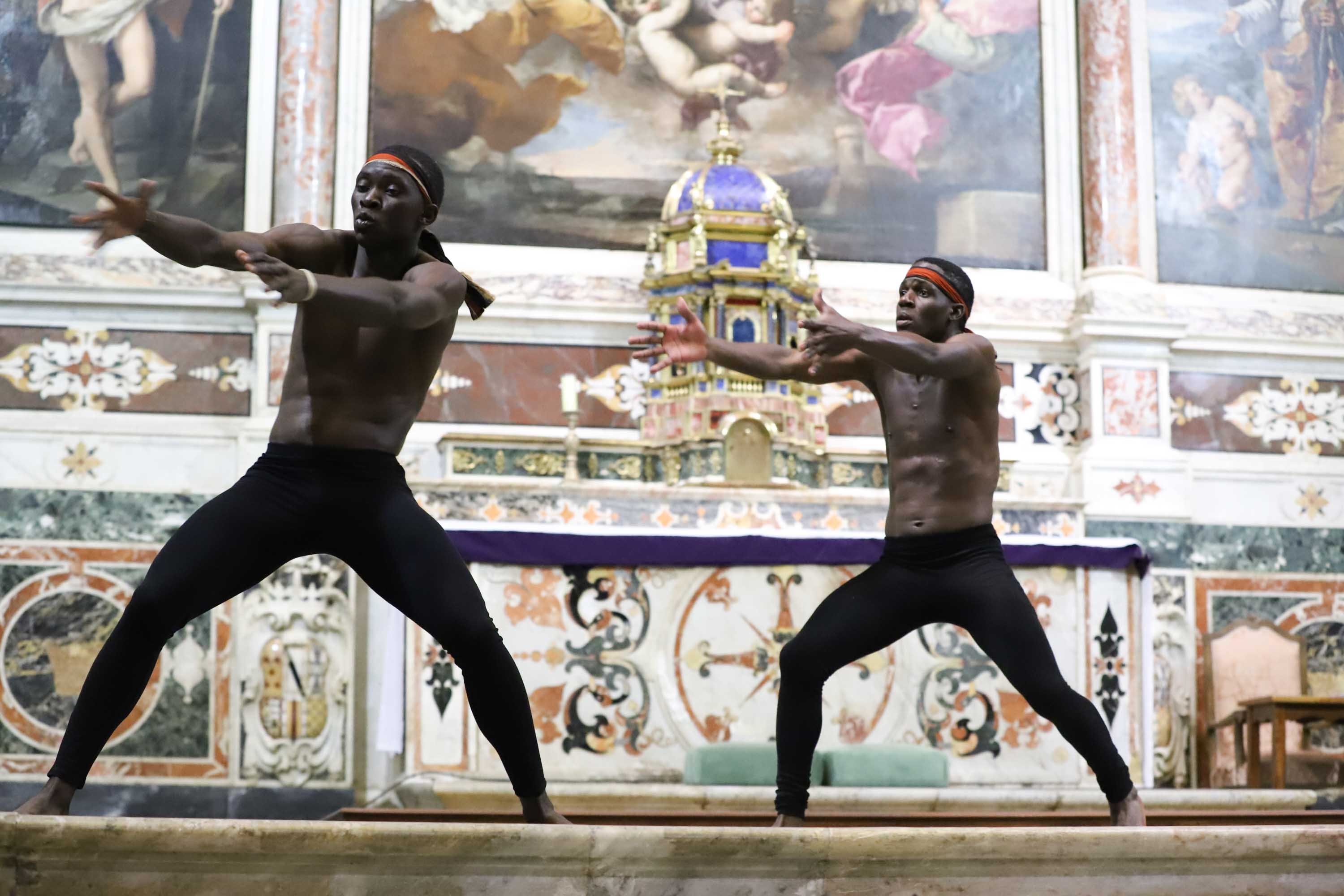 Espectáculo solidario de música y danza en la iglesia de la Purísima en Salamanca interpretado por los Uganda Sticks y los Tambores de Ruanda en apoyo de los huérfanos de Uganda