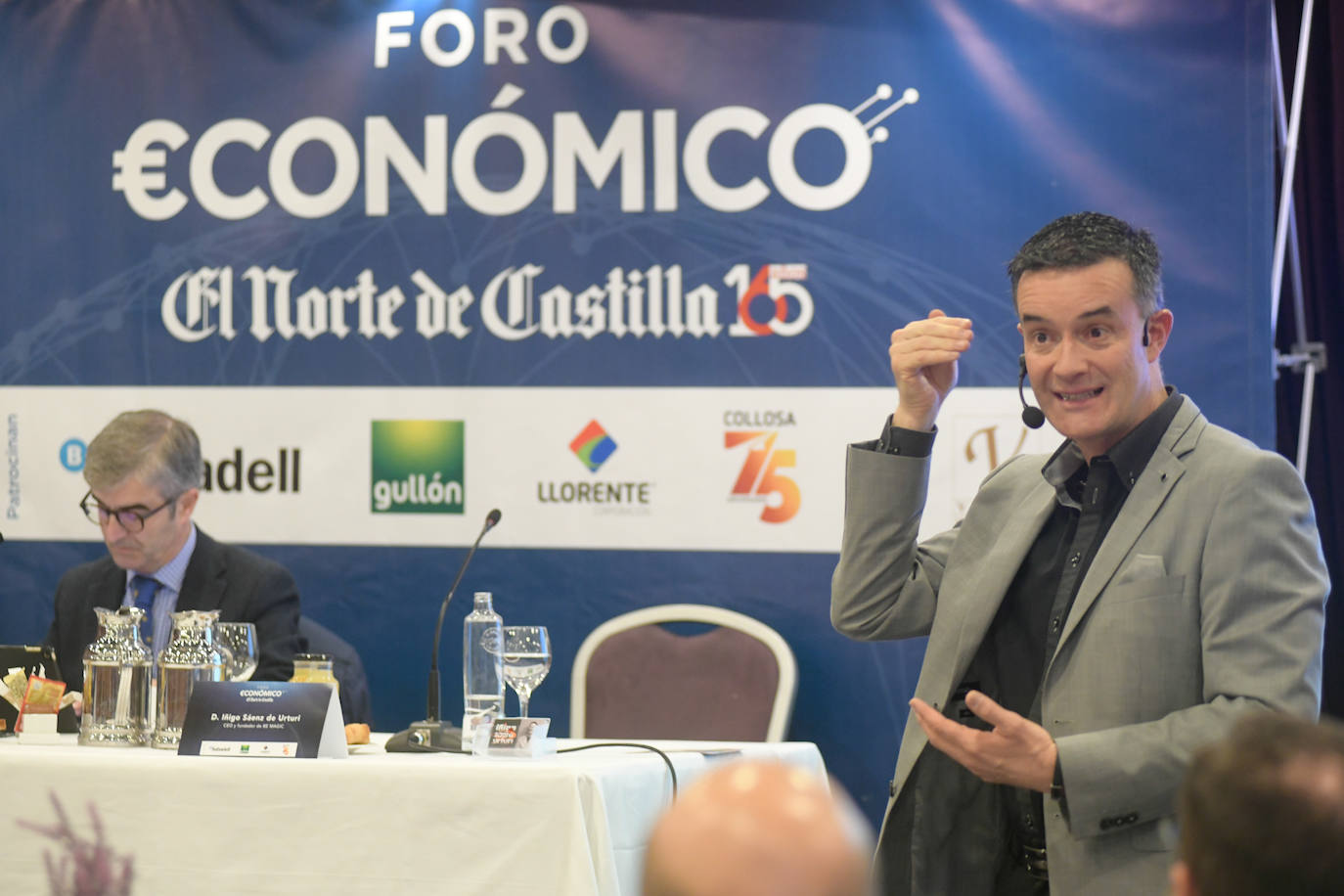 Fotos: Foro Económico con Iñigo Sáenz de Urturi