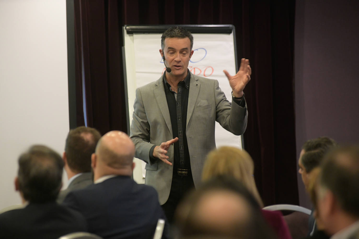 Fotos: Foro Económico con Iñigo Sáenz de Urturi