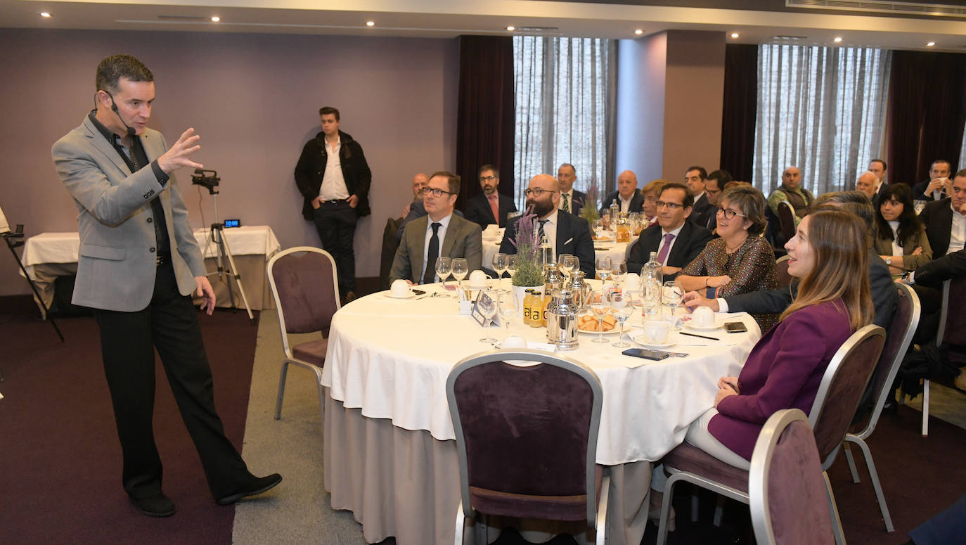 Fotos: Foro Económico con Iñigo Sáenz de Urturi