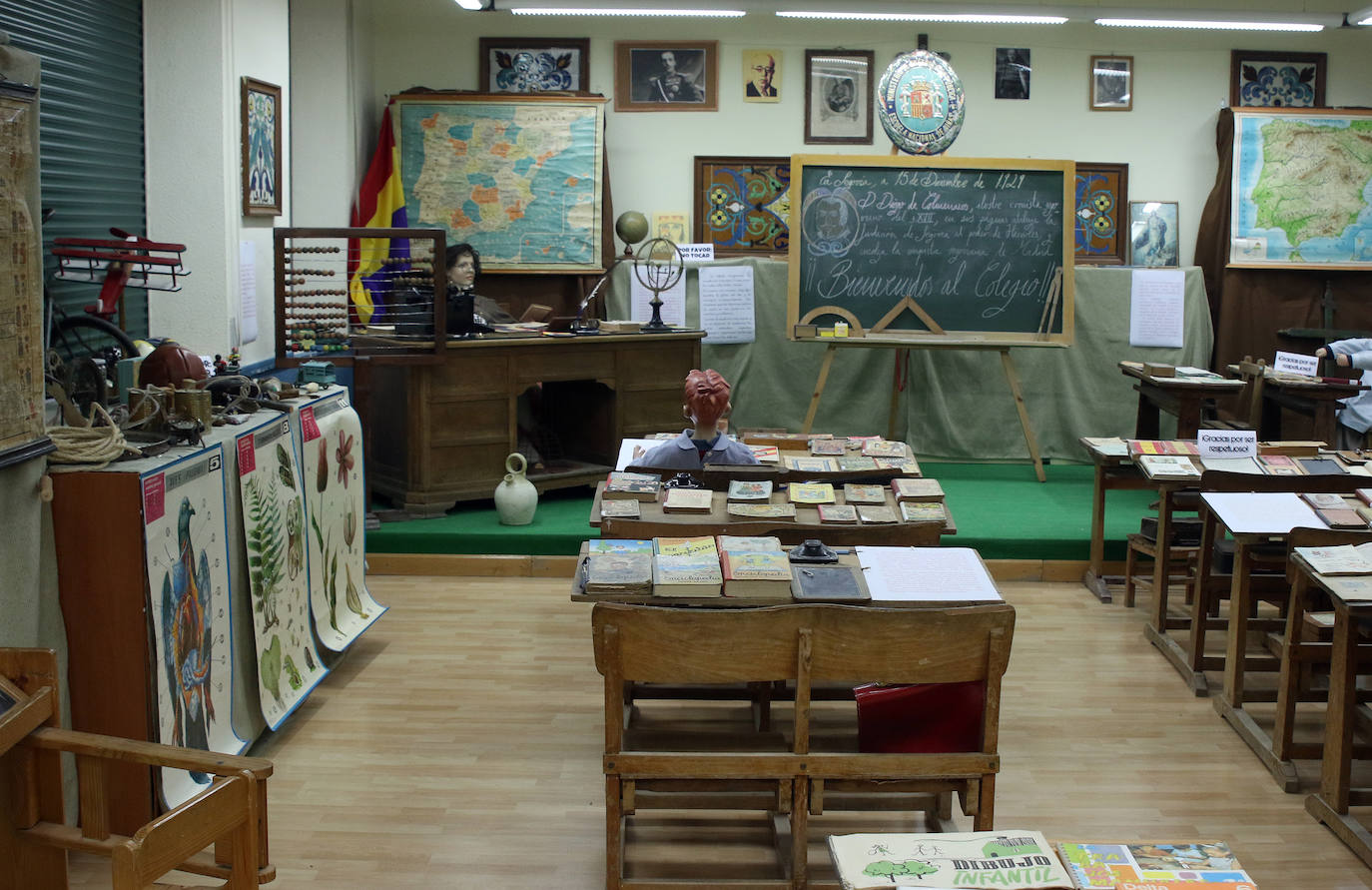 Exposicion 90 años de Escuela Pública en el Diego de Colmenares 