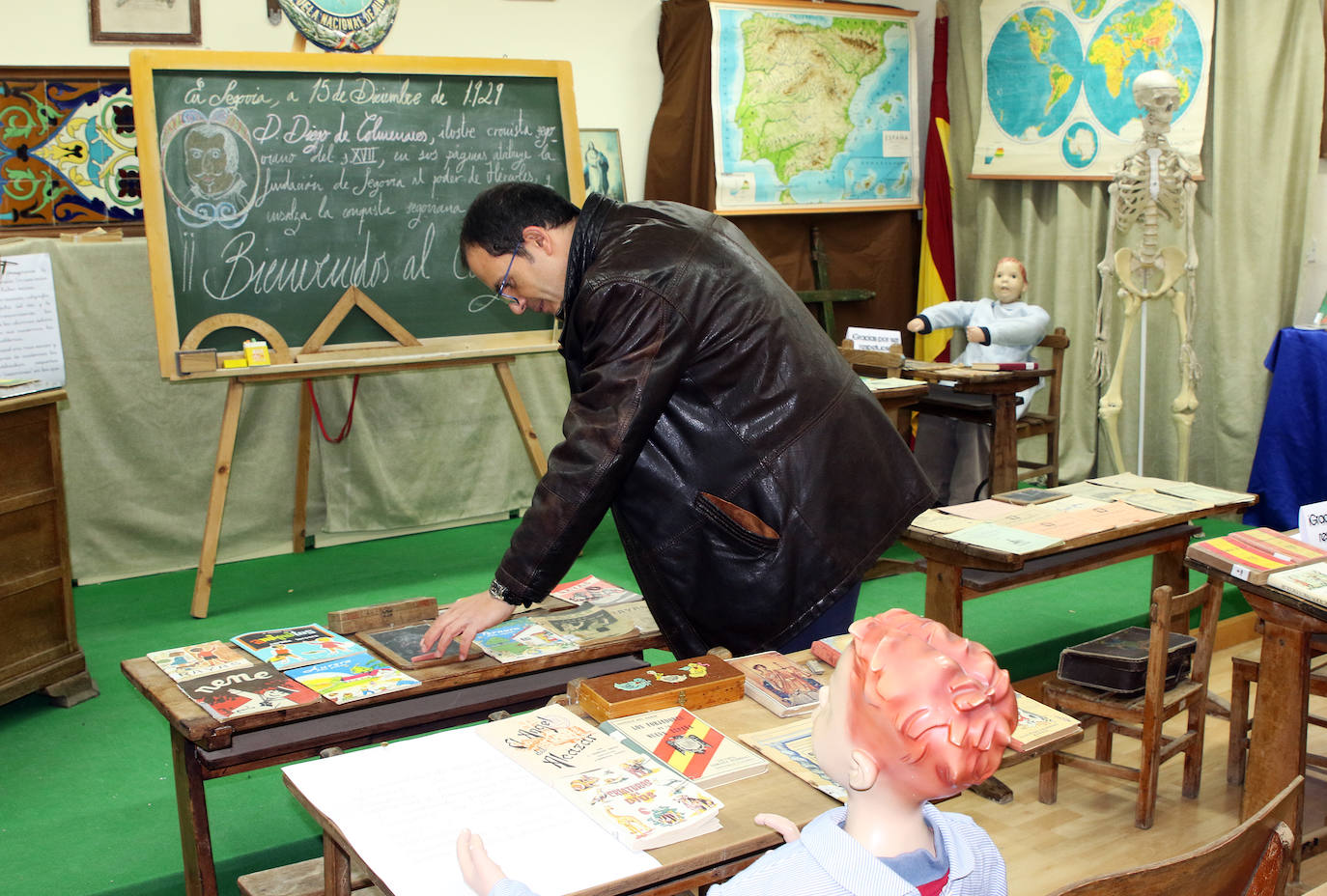 Exposicion 90 años de Escuela Pública en el Diego de Colmenares 