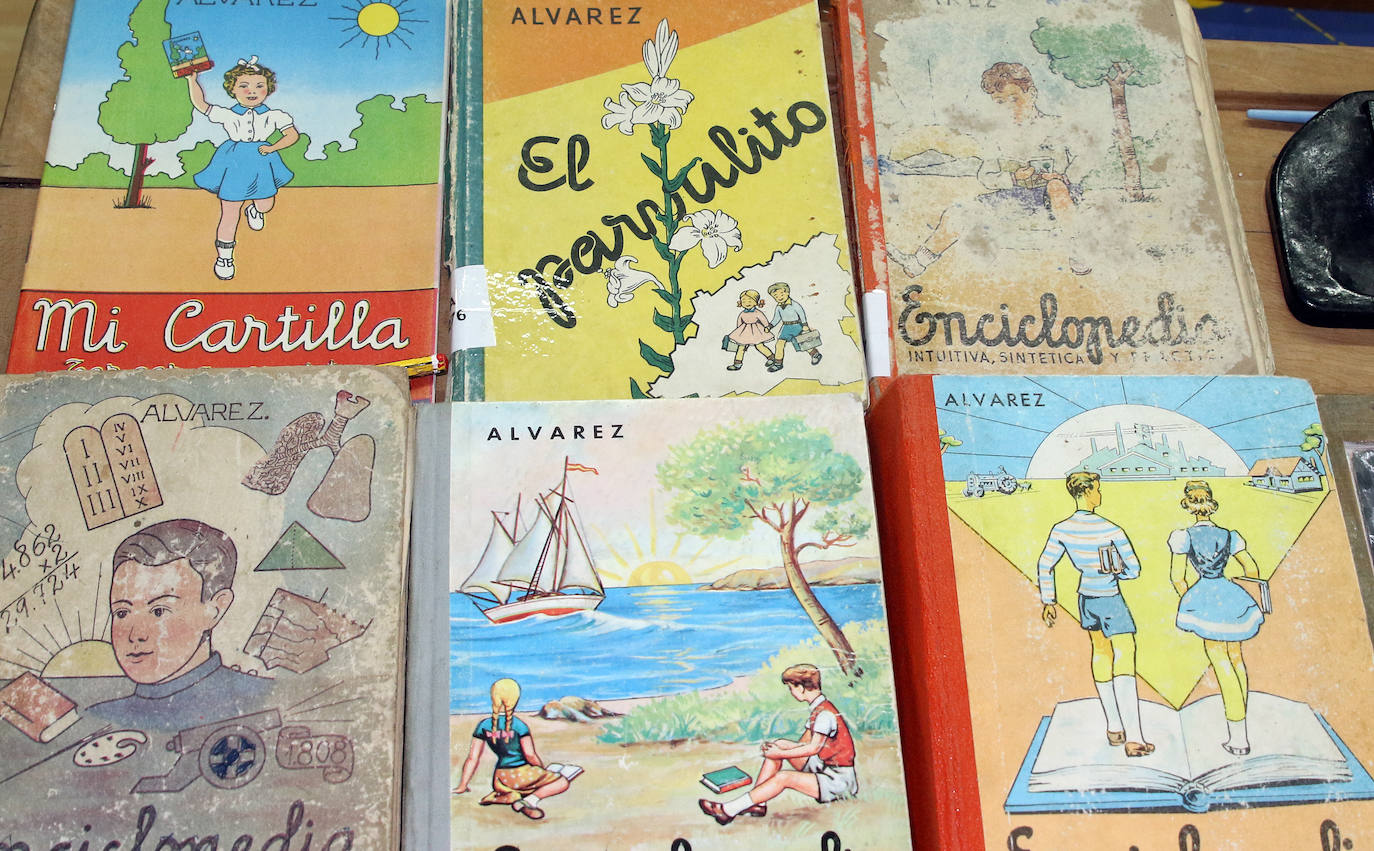 Exposicion 90 años de Escuela Pública en el Diego de Colmenares 