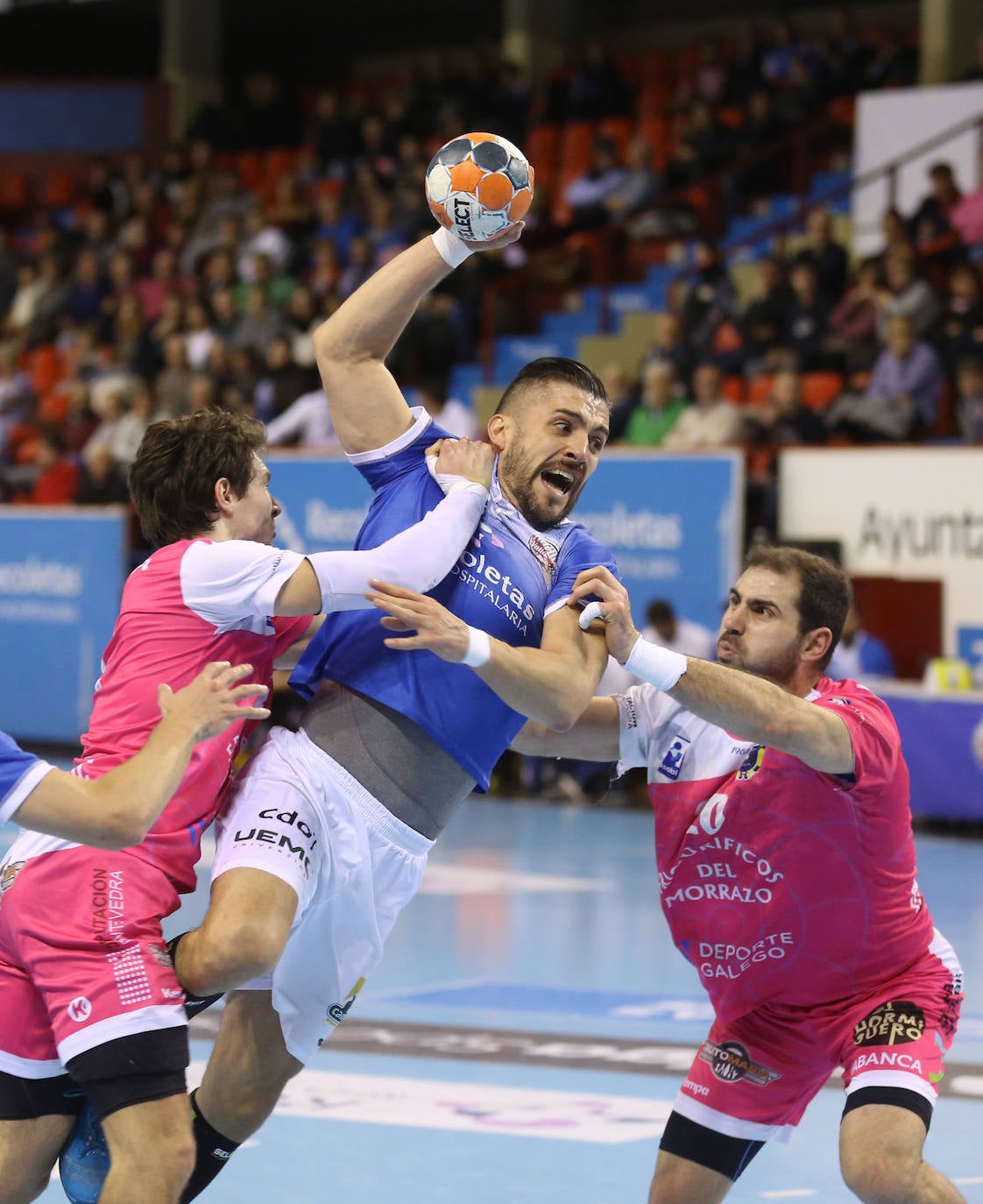 El Recoletas ha vencido al Cangas en el polideportivo Pisuerga en partido muy trabado. 