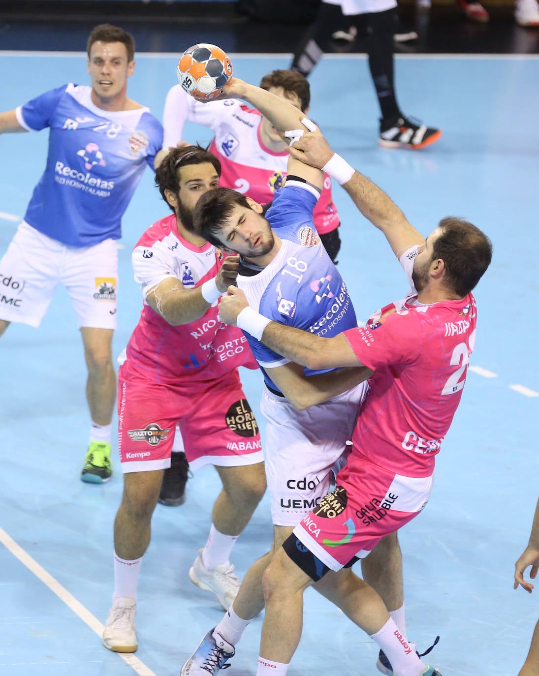 El Recoletas ha vencido al Cangas en el polideportivo Pisuerga en partido muy trabado. 