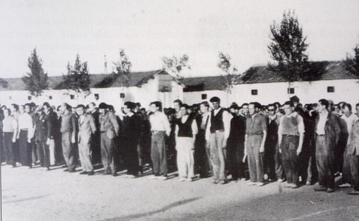 Imagen del libro 'Historia del Campo de Concentración de Miranda de Ebro (1937-1947)' de José Angel Fernández. 