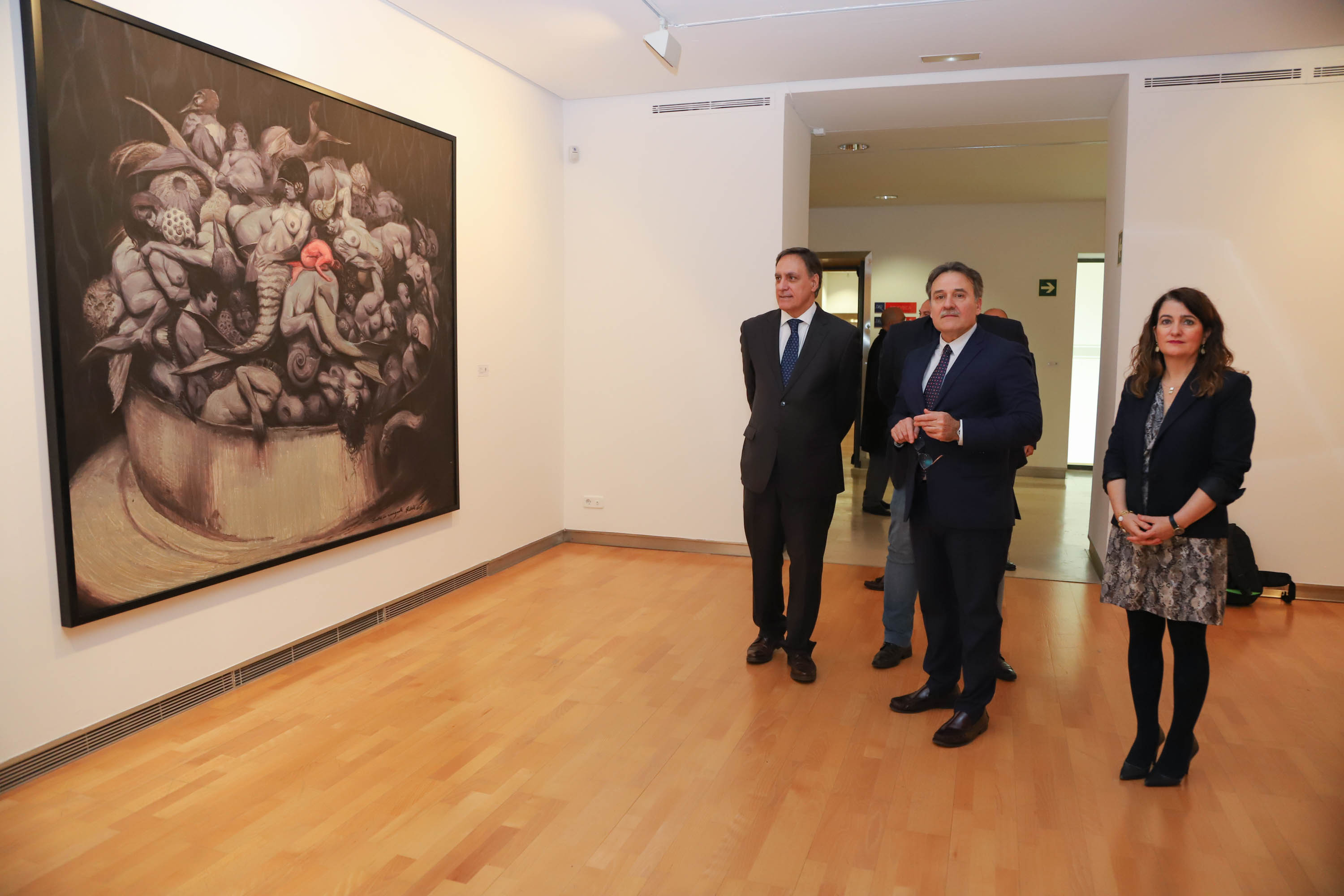 El embajador de Cuba visita la muestra de arte caribeño 'Un viaje de ida y vuelta' en el DA2 de Salamanca 