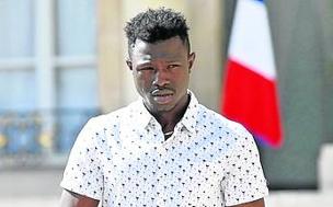 Escaló cuatro pisos a pulso