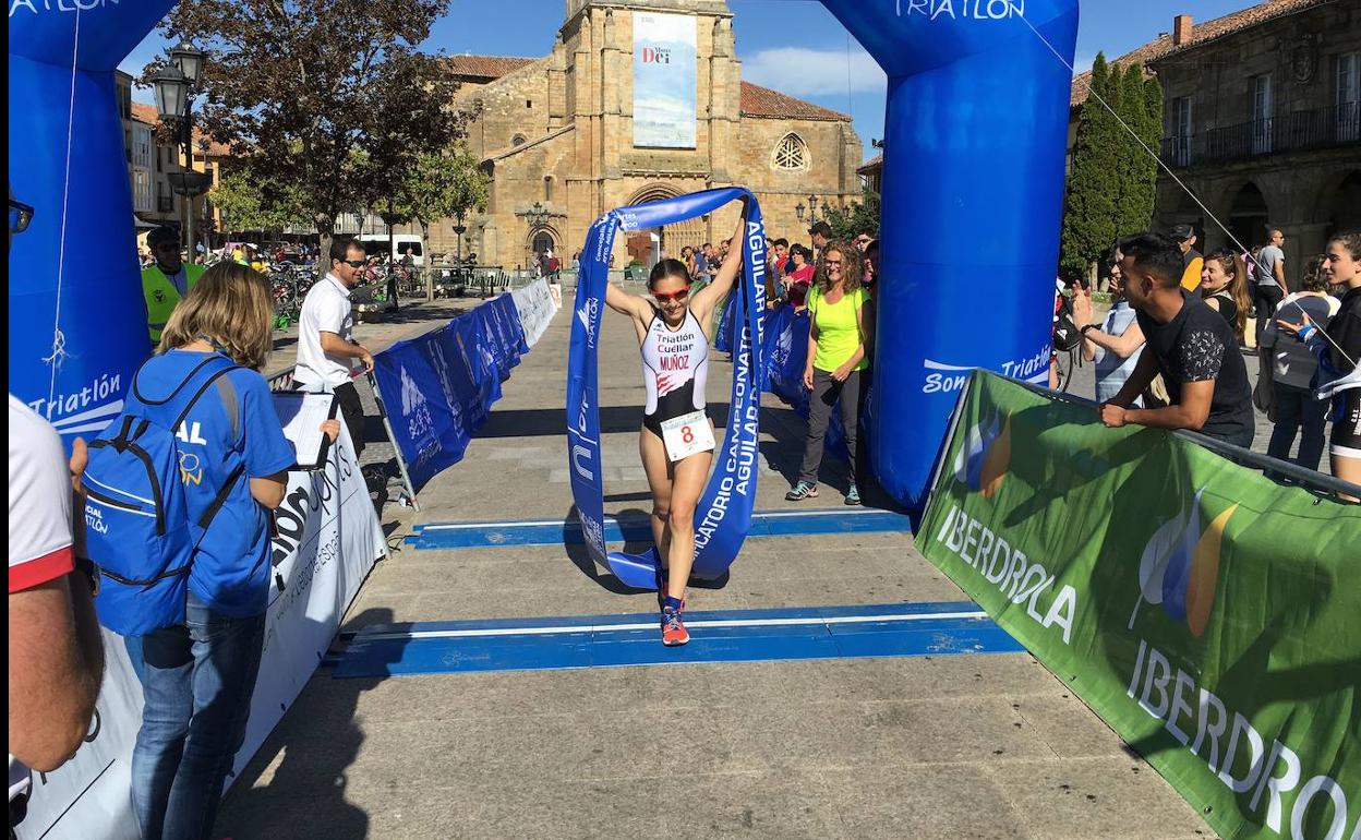 Marina Muñoz, a su entrada en meta durante una competición.