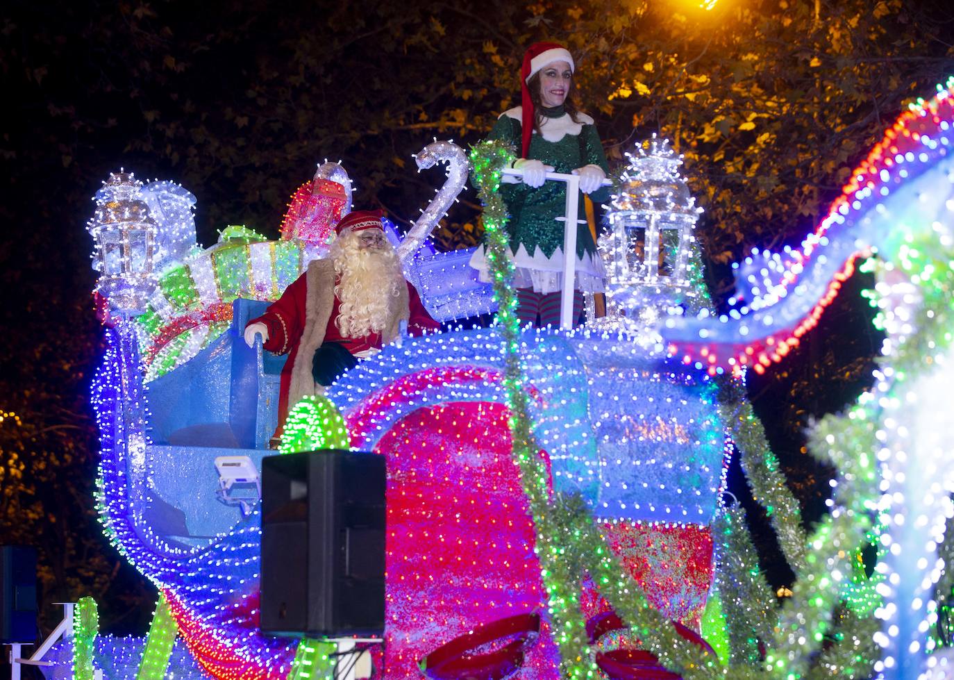 La Navidad se ha adelantado y Papá Noel ya recorre las calles de Valladolid. 