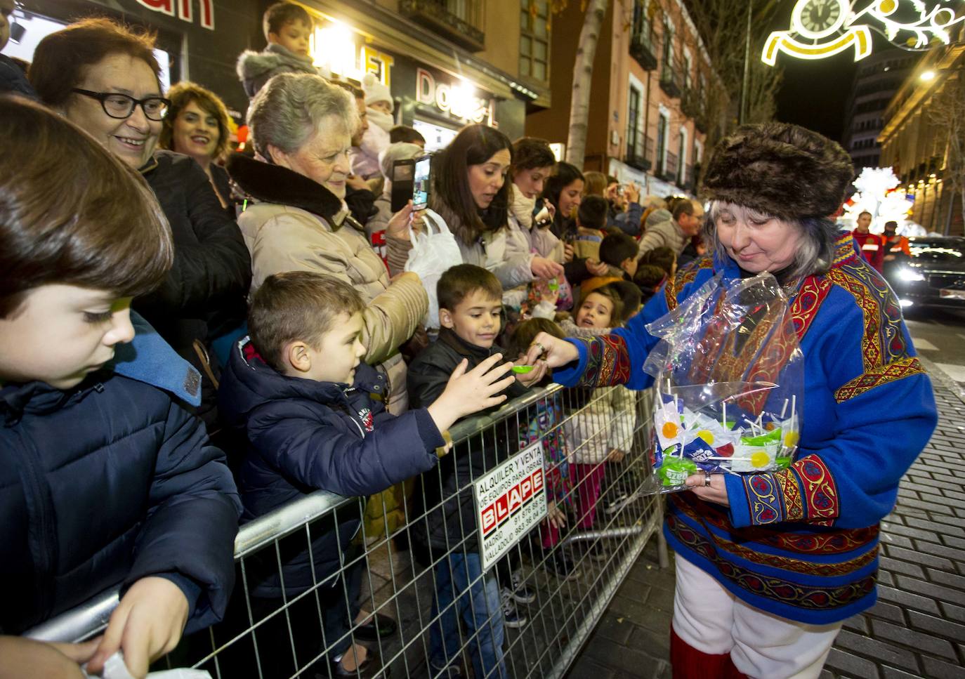 La Navidad se ha adelantado y Papá Noel ya recorre las calles de Valladolid. 