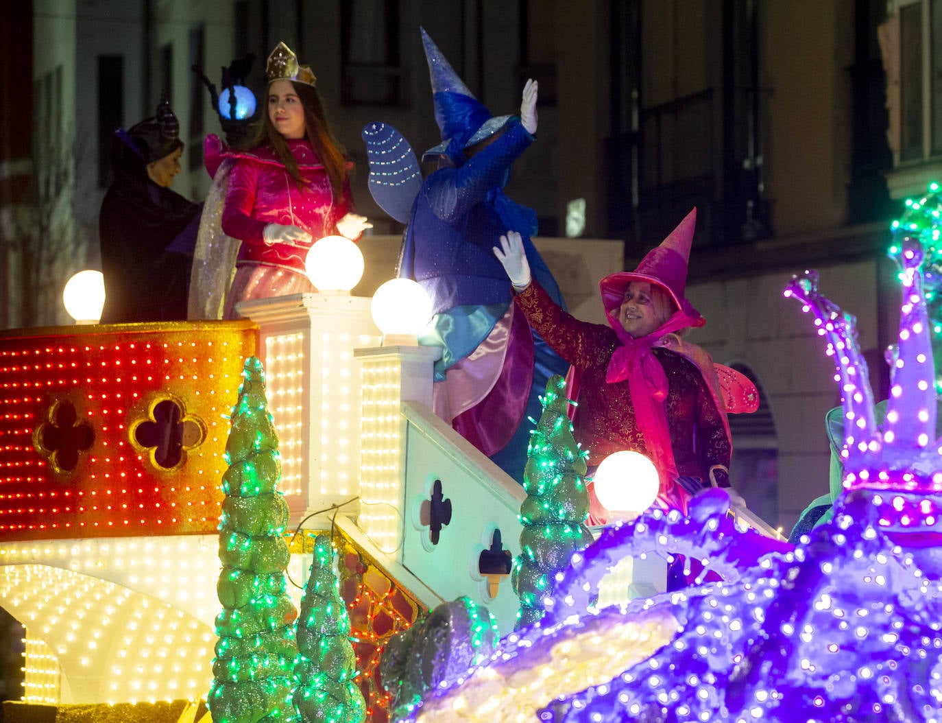 La Navidad se ha adelantado y Papá Noel ya recorre las calles de Valladolid. 