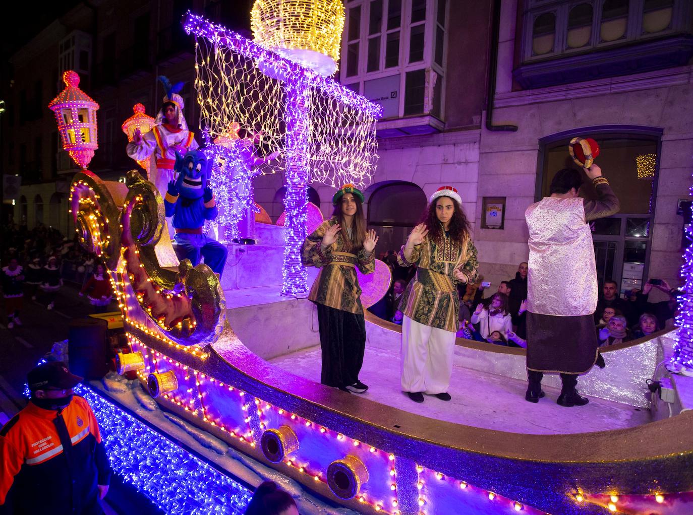 La Navidad se ha adelantado y Papá Noel ya recorre las calles de Valladolid. 