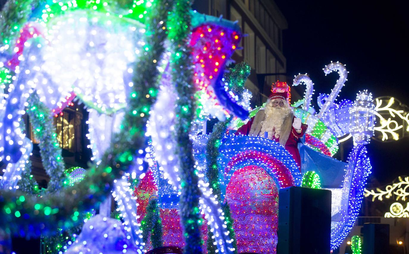 La Navidad se ha adelantado y Papá Noel ya recorre las calles de Valladolid. 