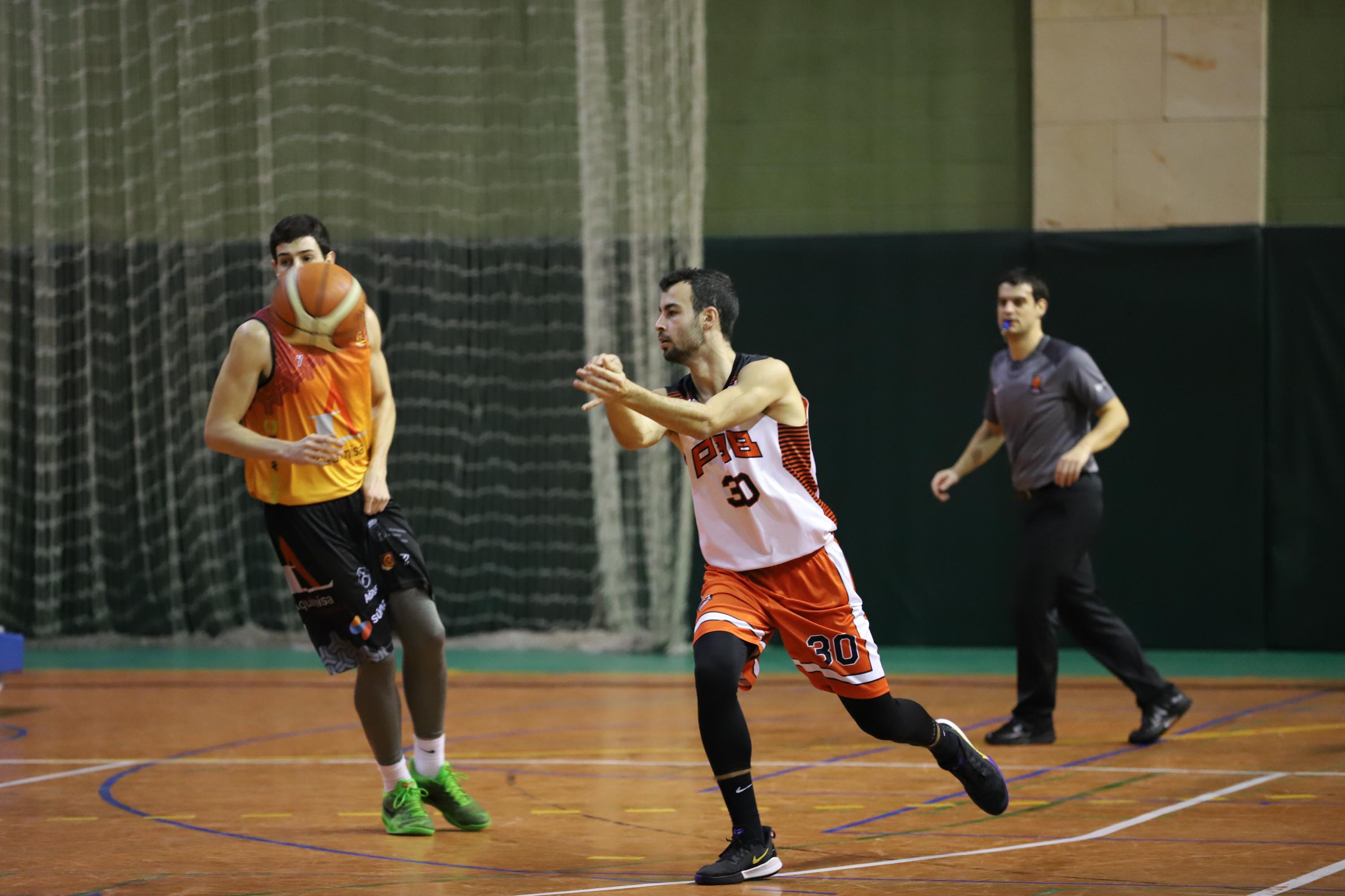 El equipo salmantino es líder invicto tras lograr su décima victoria. 