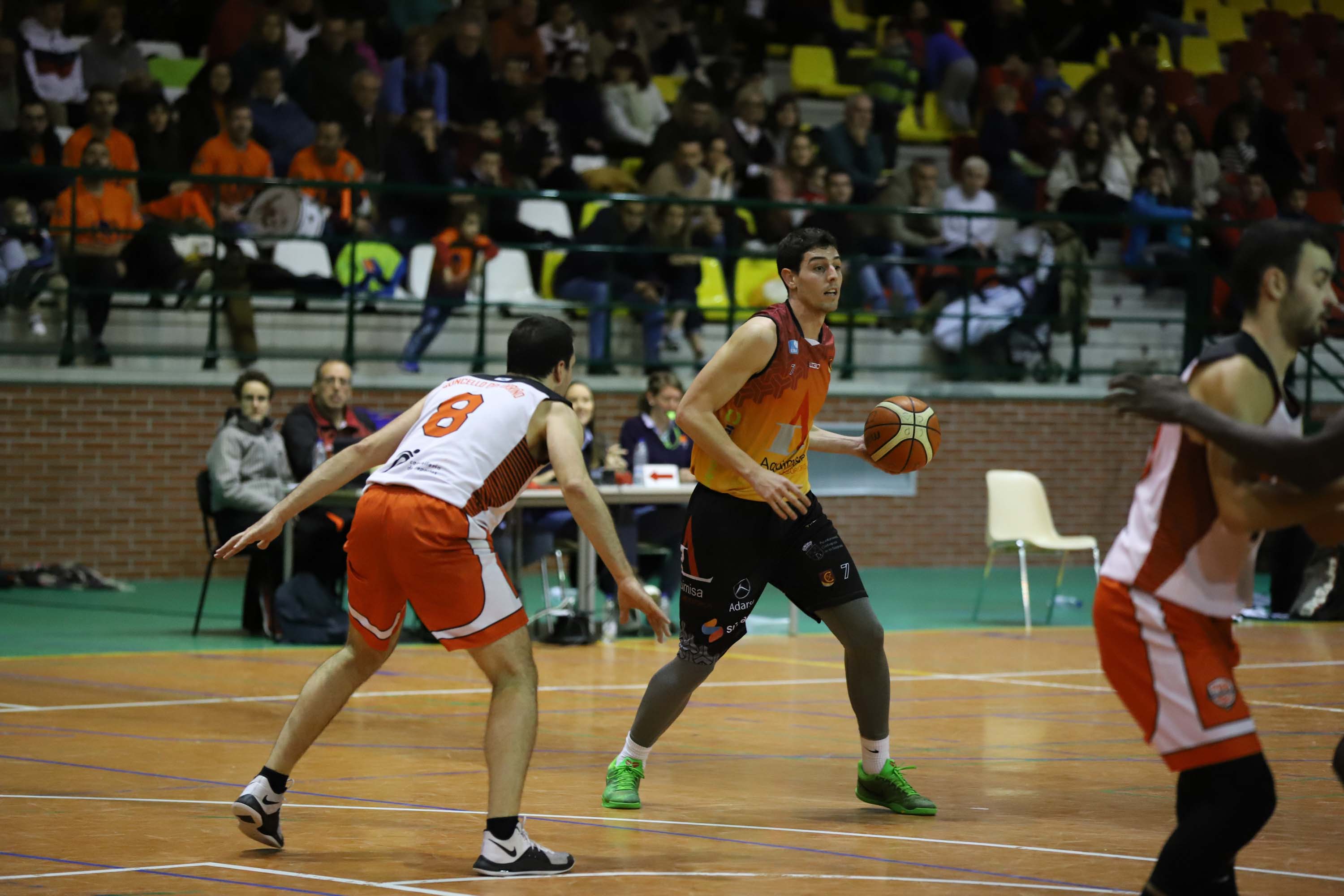 El equipo salmantino es líder invicto tras lograr su décima victoria. 