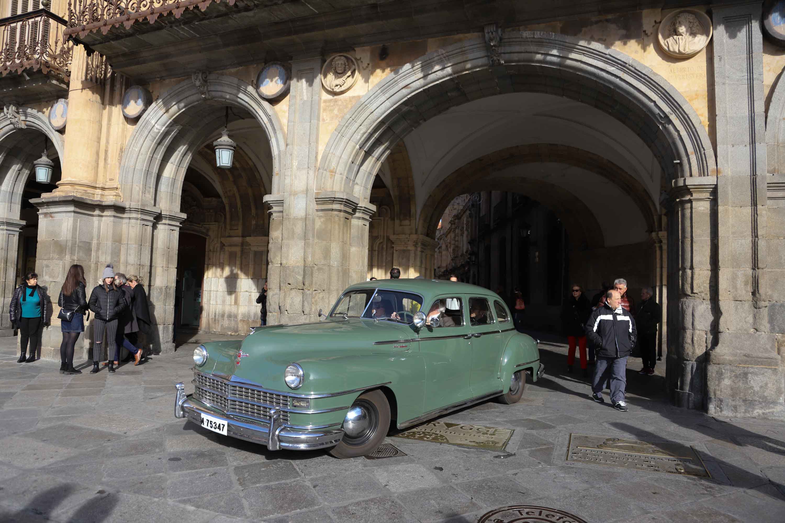 Fotos: El Día del Guardia Urbano congrega a 170 vehículos antiguos