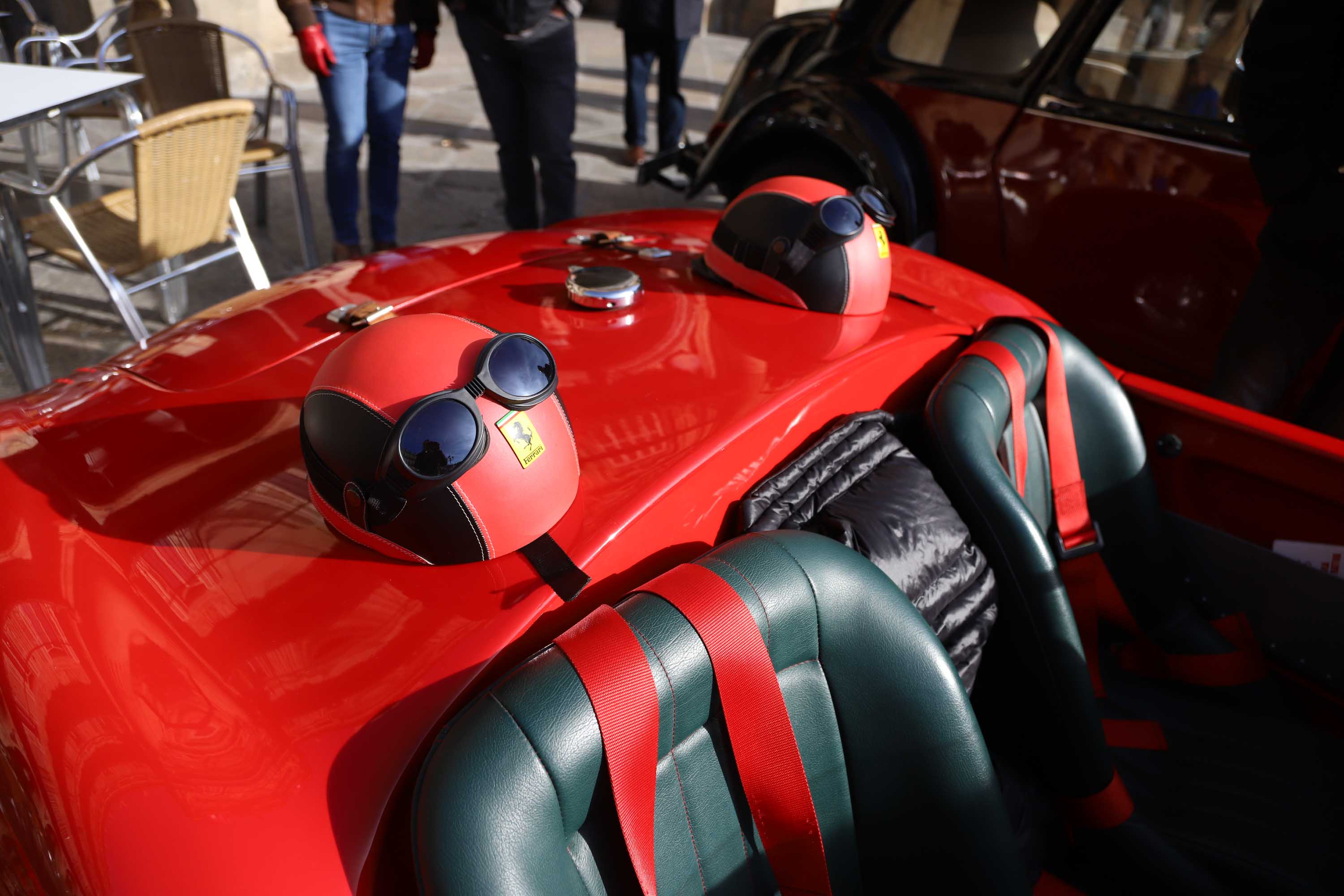 Fotos: El Día del Guardia Urbano congrega a 170 vehículos antiguos