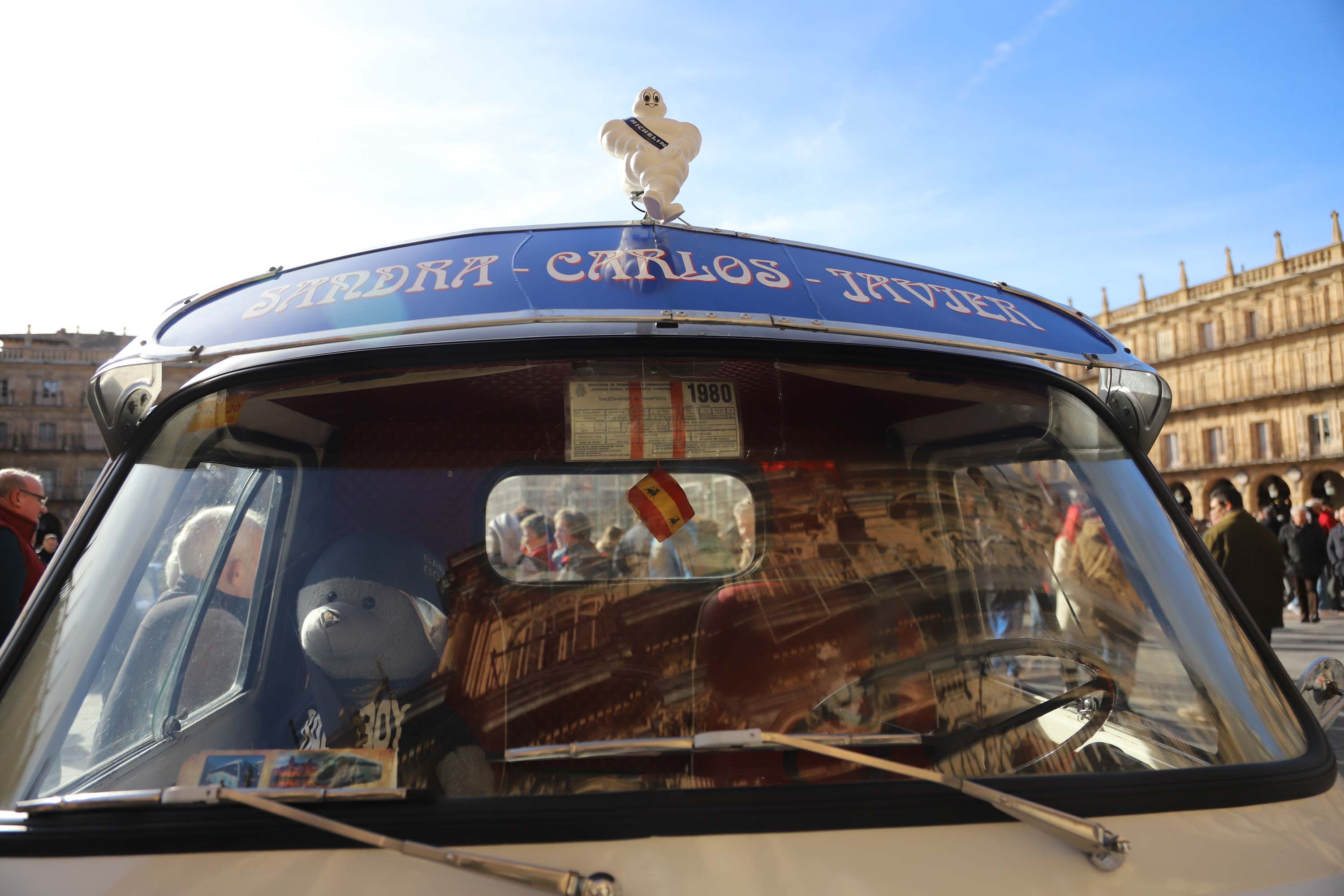 Fotos: El Día del Guardia Urbano congrega a 170 vehículos antiguos