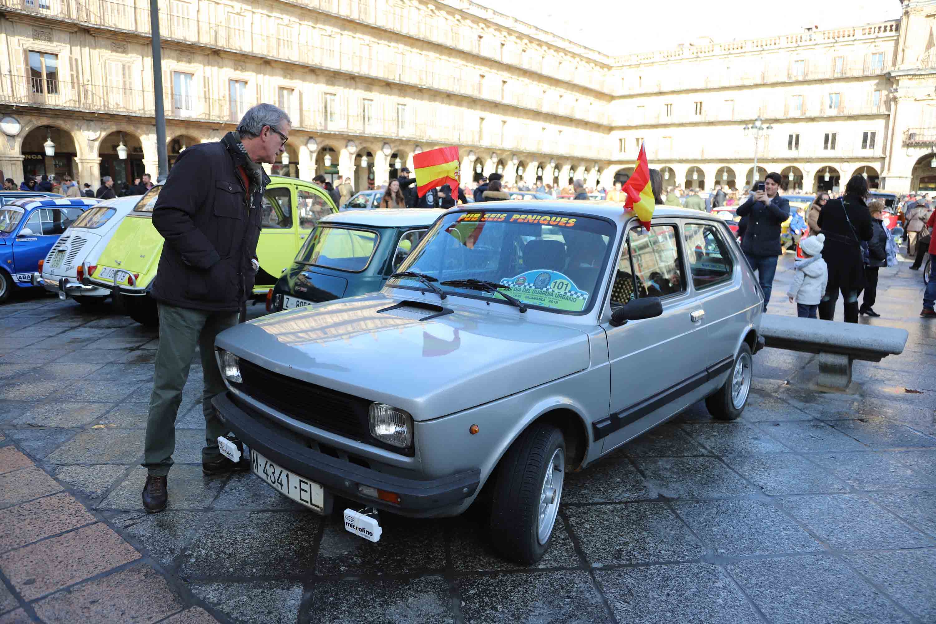 Fotos: El Día del Guardia Urbano congrega a 170 vehículos antiguos