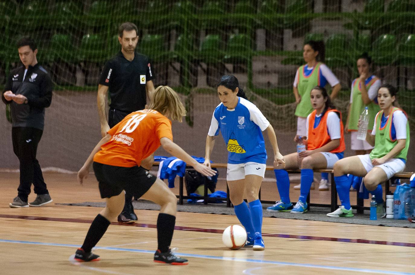 Partido de futbol sala femenino entre el Unami y el San Fernando 