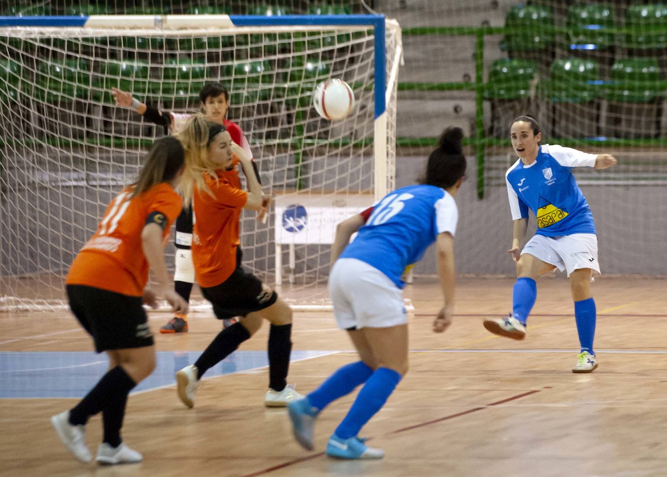 Partido de futbol sala femenino entre el Unami y el San Fernando 