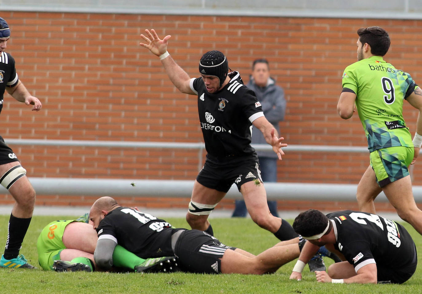 Encuentro celebrado este domingo en Pepe Rojo entre el Silverstorm El Salvador y el Bathco Rugby de Santander.