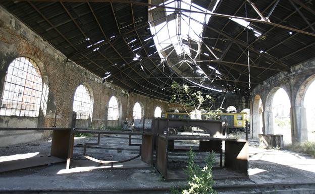 Interior de la nave del depósito de locomotoras. 