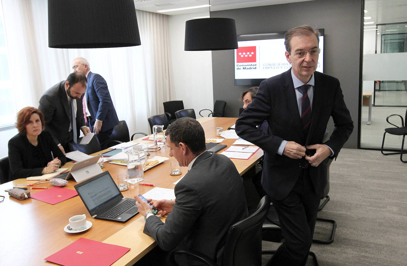 El consejero de Empleo e Industria, Germán Barrios, mantiene una reunión de trabajo con sus homólogos de las comunidades de Madrid, Andalucía y Murcia para coordinar medidas en las áreas de empleo y formación.