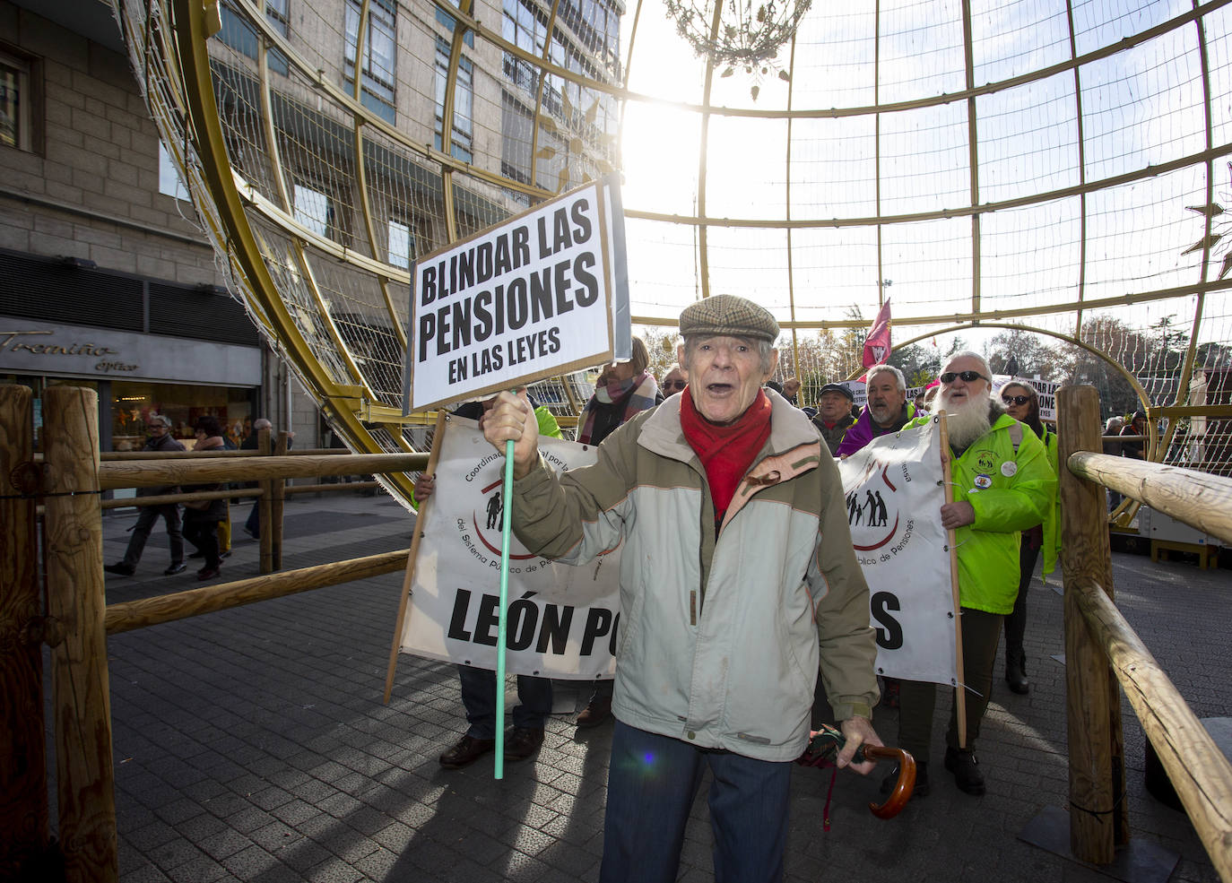 Fotos: Manifestación por las pensiones en Valladolid