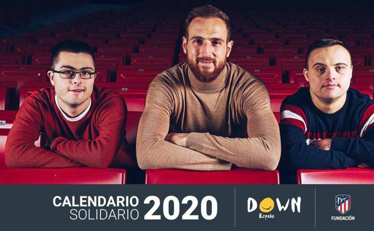El portero Jan Oblak, junto a david Egido y otro componente de Down España.