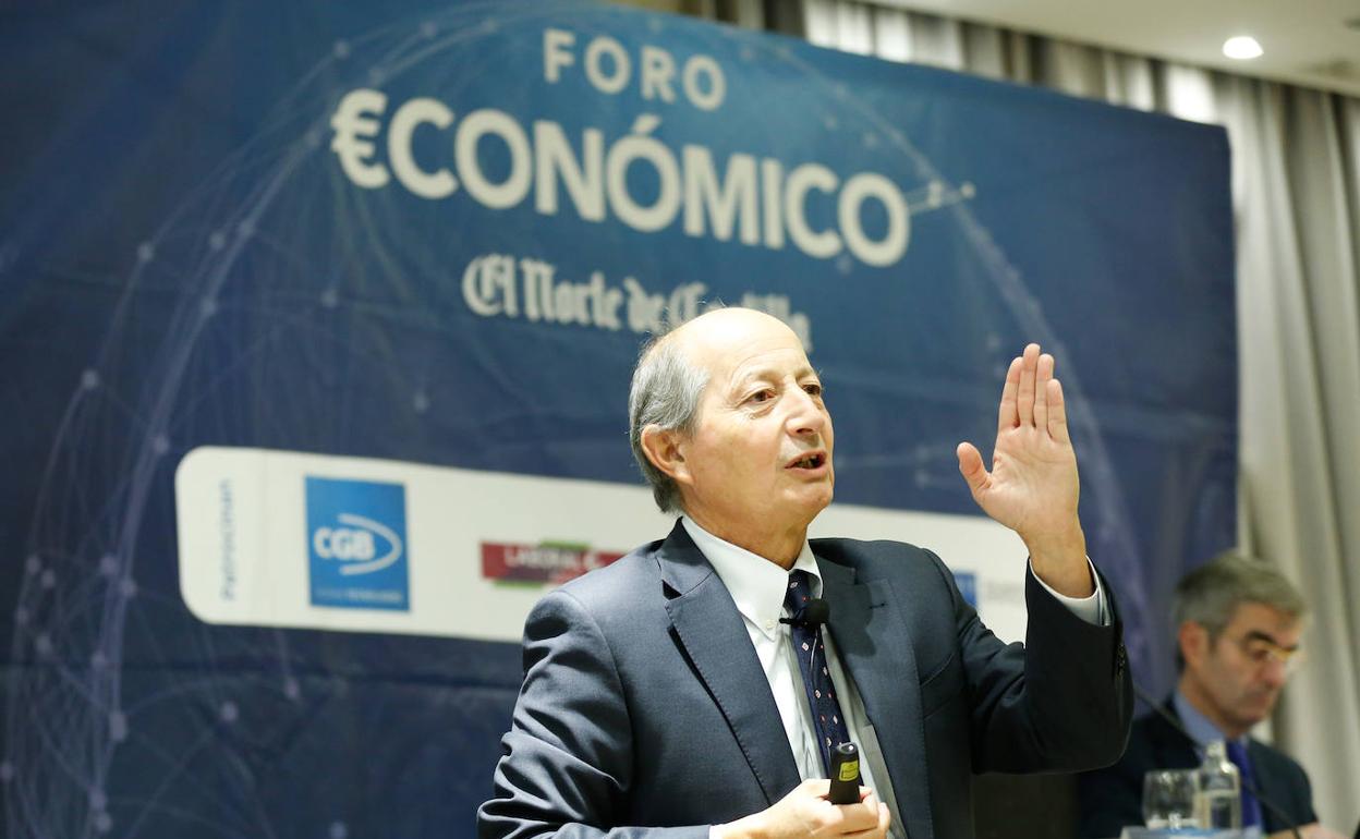 Fernando Fernández, durante su intervención en el foro en Salamanca.