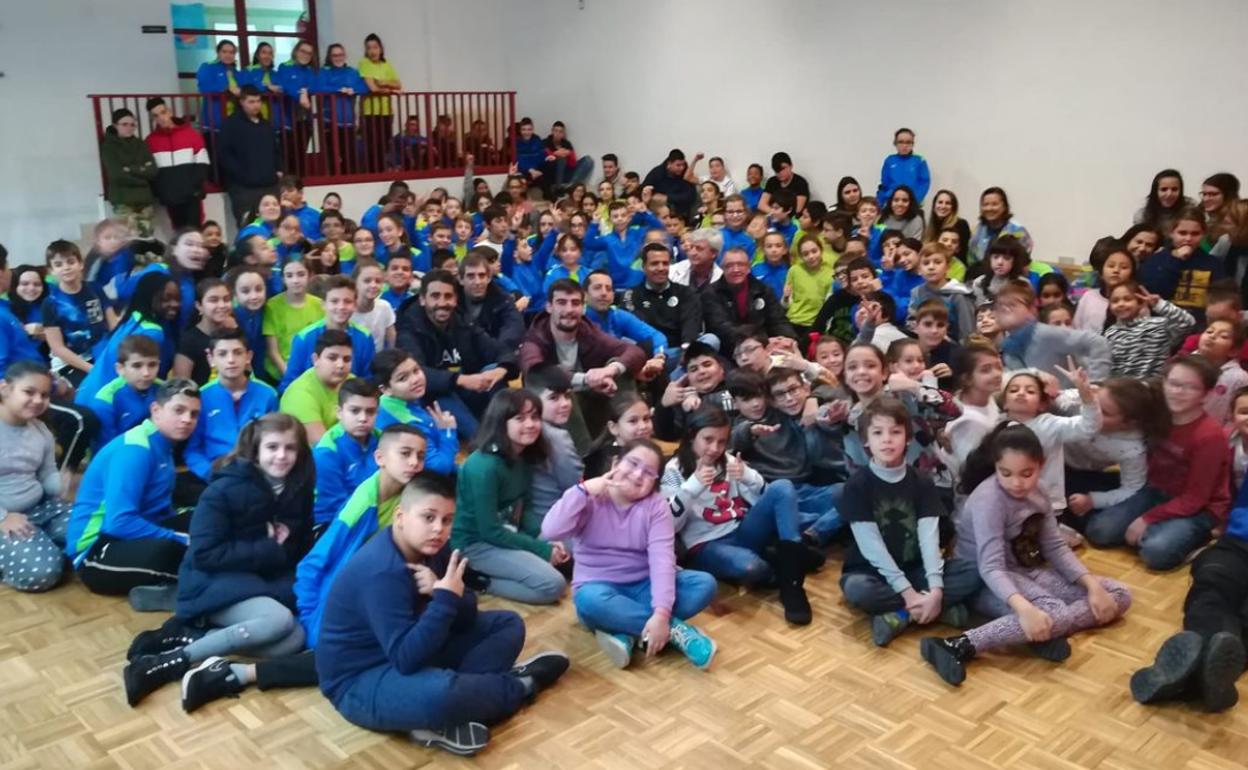 El Salamanca CF UDS visita el Colegio Concertado de Pizarrales