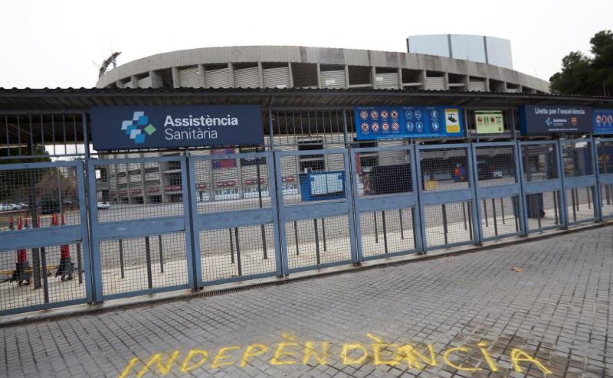 Una pintada independentista en los alrededores del Camp Nou. 