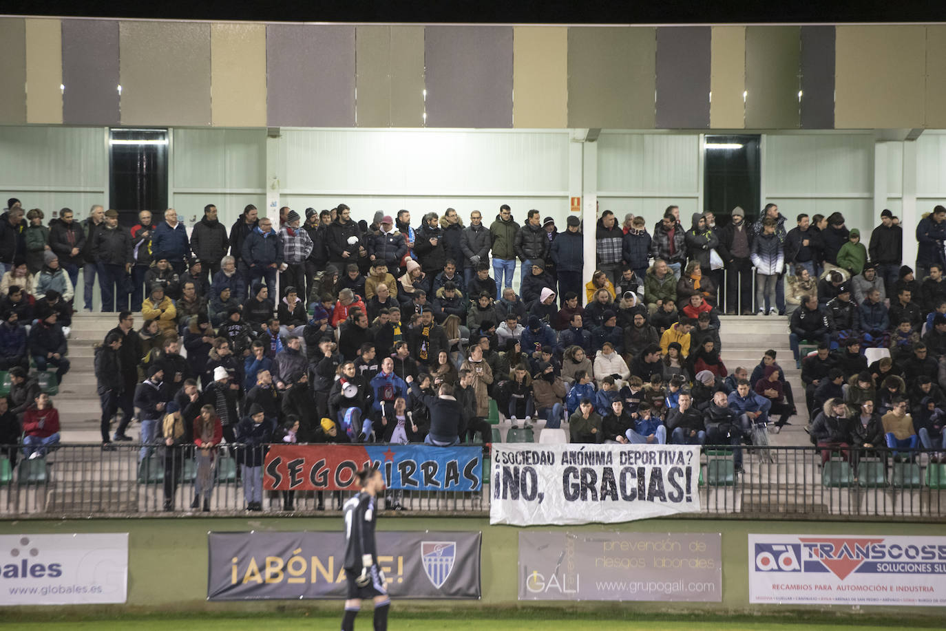 Jugadas del encuentro disputado frente al Elche en el municipal de La Albuera.