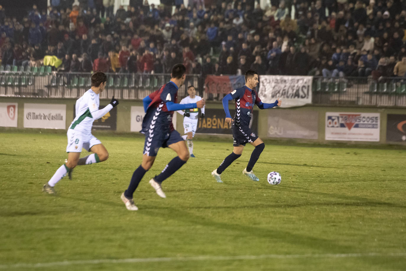 Jugadas del encuentro disputado frente al Elche en el municipal de La Albuera.