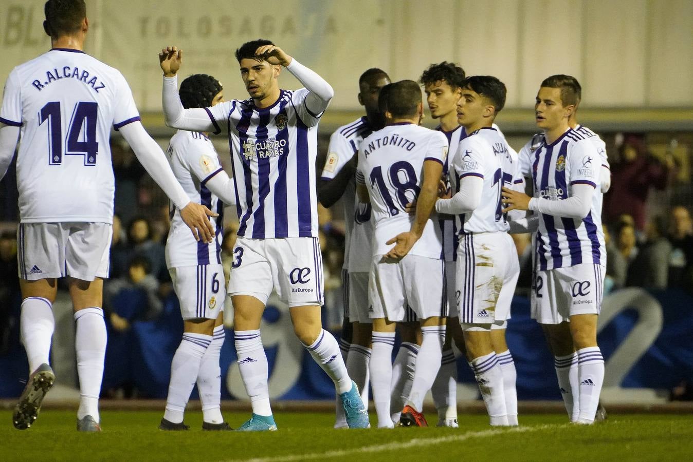 Dos goles de Aguado y uno de Ünal permiten a los blanquivioletas pasar de ronda en la Copa sin mucho desgaste