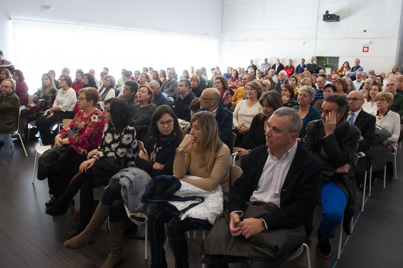 El delegado territorial, José Mazarías, ha trasladado el reconocimiento de la Junta de Castilla y León a 162 funcionarios y laborales que en 2019 culminan su carrera profesional al servicio de los ciudadanos y a los que reciben este año distinciones por años de servicio