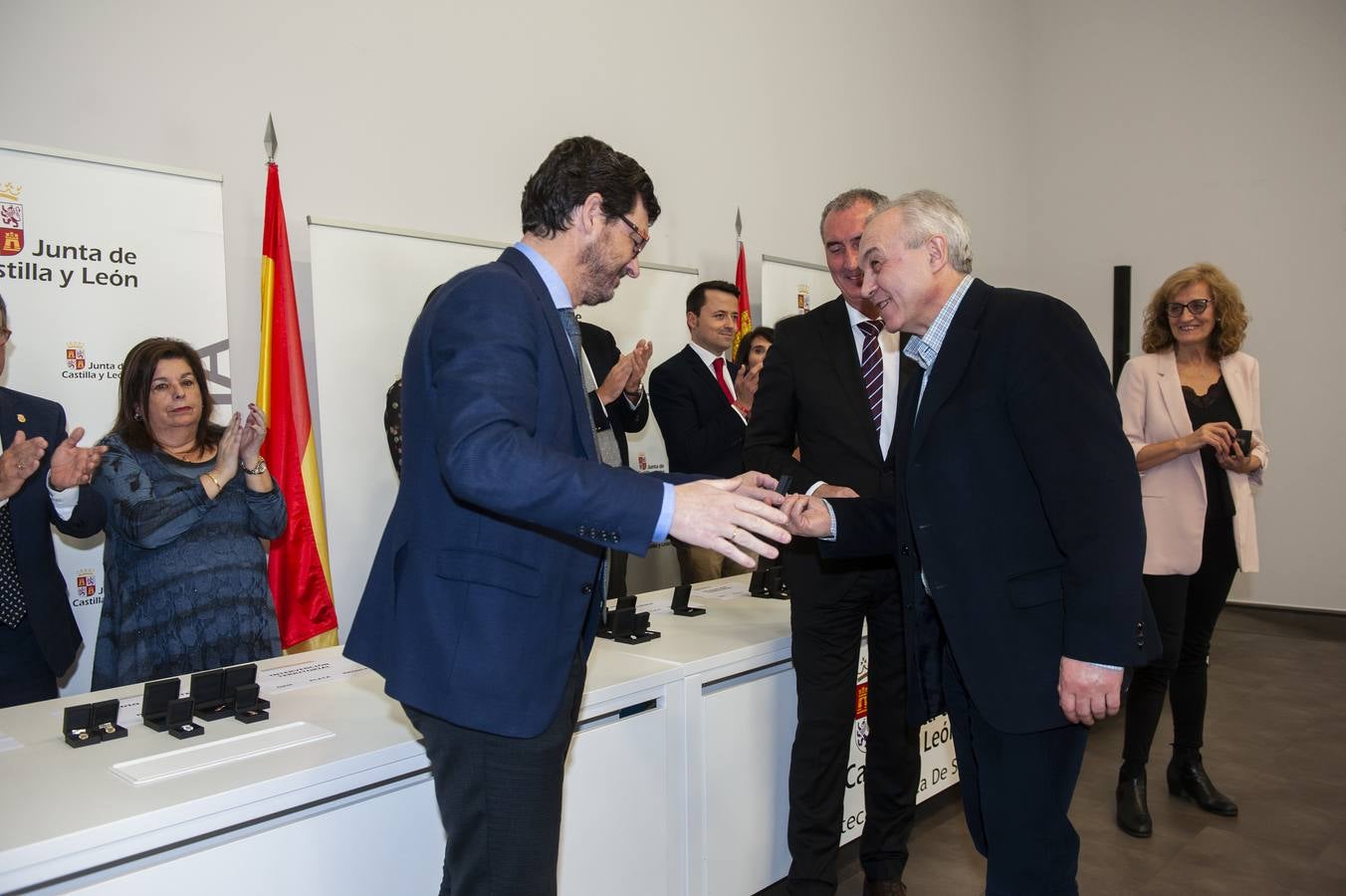 El delegado territorial, José Mazarías, ha trasladado el reconocimiento de la Junta de Castilla y León a 162 funcionarios y laborales que en 2019 culminan su carrera profesional al servicio de los ciudadanos y a los que reciben este año distinciones por años de servicio