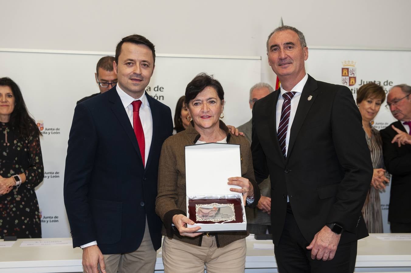 El delegado territorial, José Mazarías, ha trasladado el reconocimiento de la Junta de Castilla y León a 162 funcionarios y laborales que en 2019 culminan su carrera profesional al servicio de los ciudadanos y a los que reciben este año distinciones por años de servicio