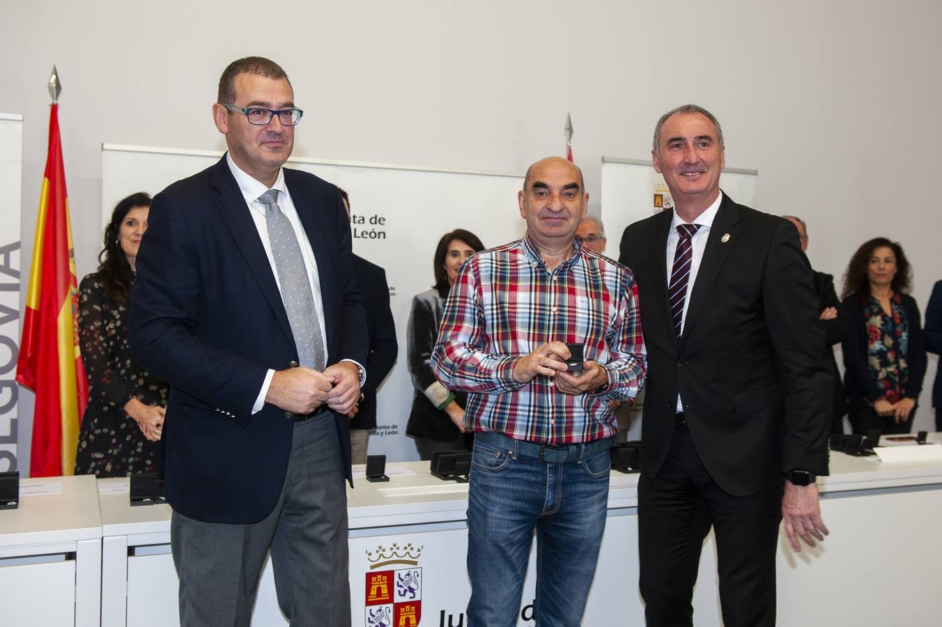 El delegado territorial, José Mazarías, ha trasladado el reconocimiento de la Junta de Castilla y León a 162 funcionarios y laborales que en 2019 culminan su carrera profesional al servicio de los ciudadanos y a los que reciben este año distinciones por años de servicio