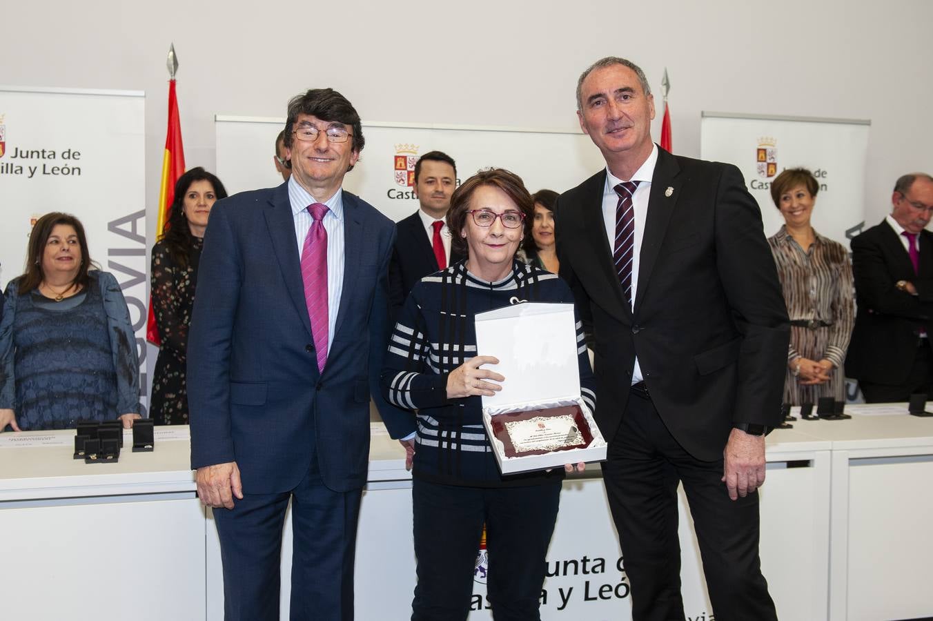 El delegado territorial, José Mazarías, ha trasladado el reconocimiento de la Junta de Castilla y León a 162 funcionarios y laborales que en 2019 culminan su carrera profesional al servicio de los ciudadanos y a los que reciben este año distinciones por años de servicio