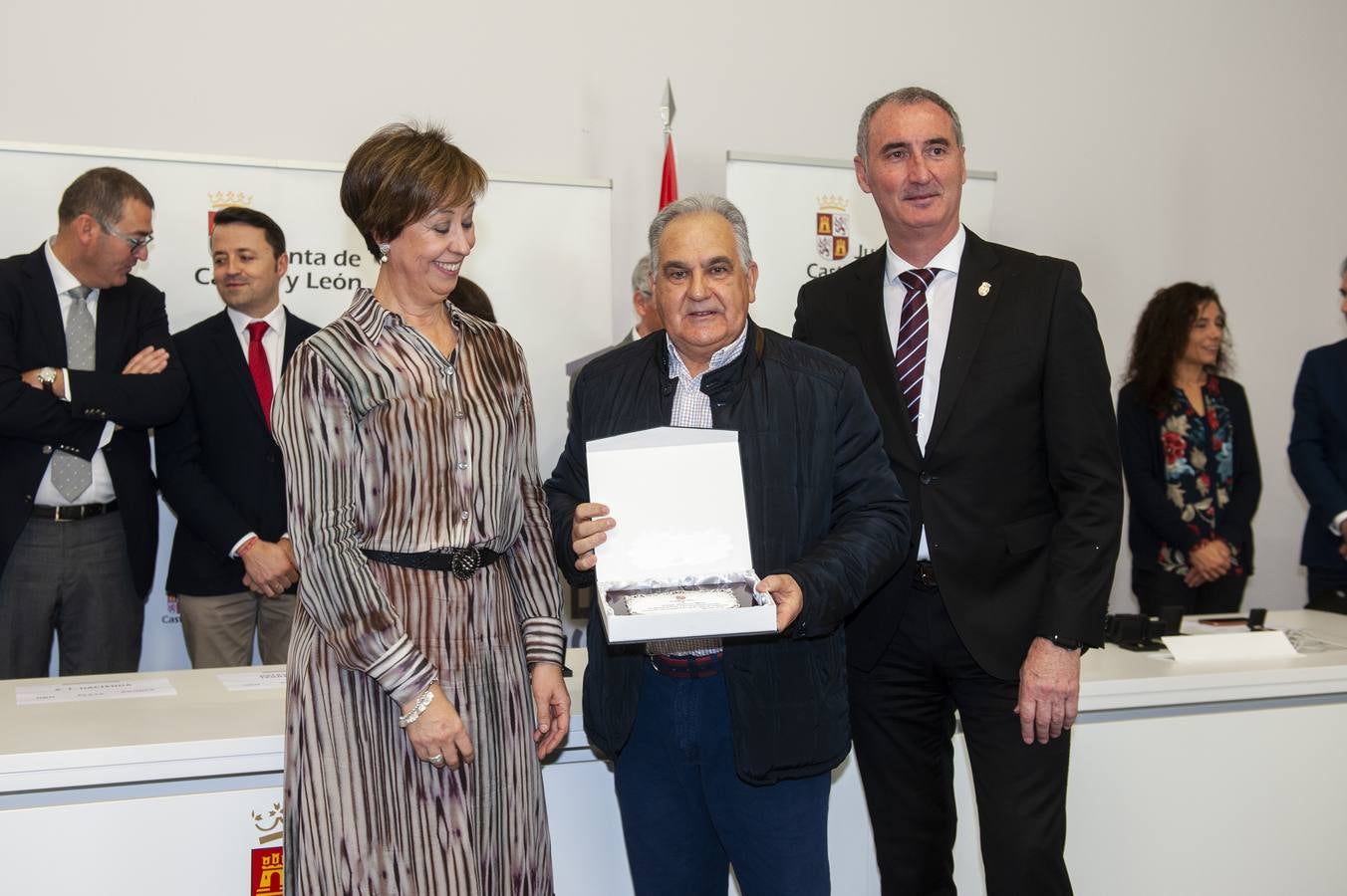 El delegado territorial, José Mazarías, ha trasladado el reconocimiento de la Junta de Castilla y León a 162 funcionarios y laborales que en 2019 culminan su carrera profesional al servicio de los ciudadanos y a los que reciben este año distinciones por años de servicio