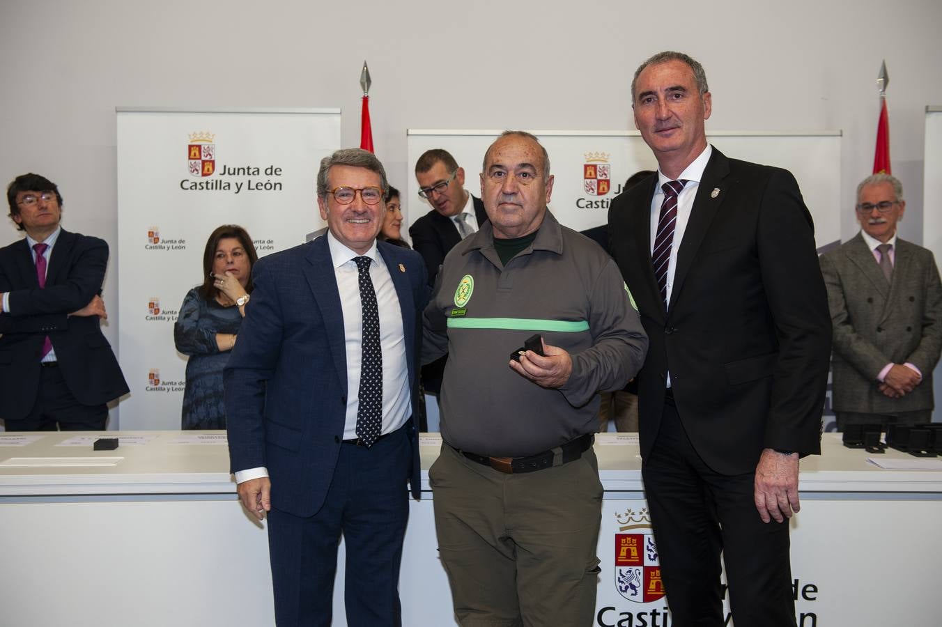 El delegado territorial, José Mazarías, ha trasladado el reconocimiento de la Junta de Castilla y León a 162 funcionarios y laborales que en 2019 culminan su carrera profesional al servicio de los ciudadanos y a los que reciben este año distinciones por años de servicio