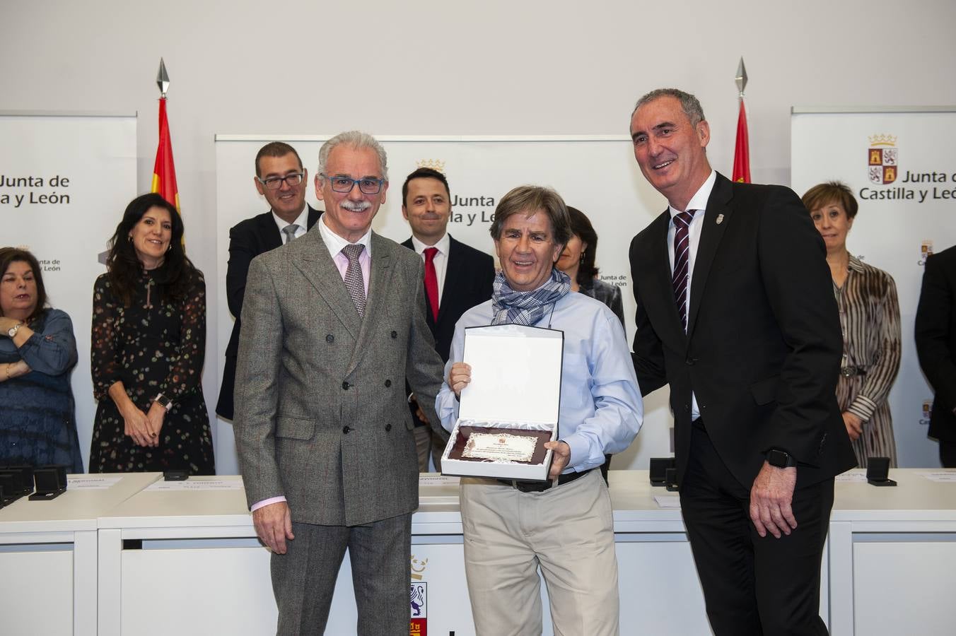 El delegado territorial, José Mazarías, ha trasladado el reconocimiento de la Junta de Castilla y León a 162 funcionarios y laborales que en 2019 culminan su carrera profesional al servicio de los ciudadanos y a los que reciben este año distinciones por años de servicio