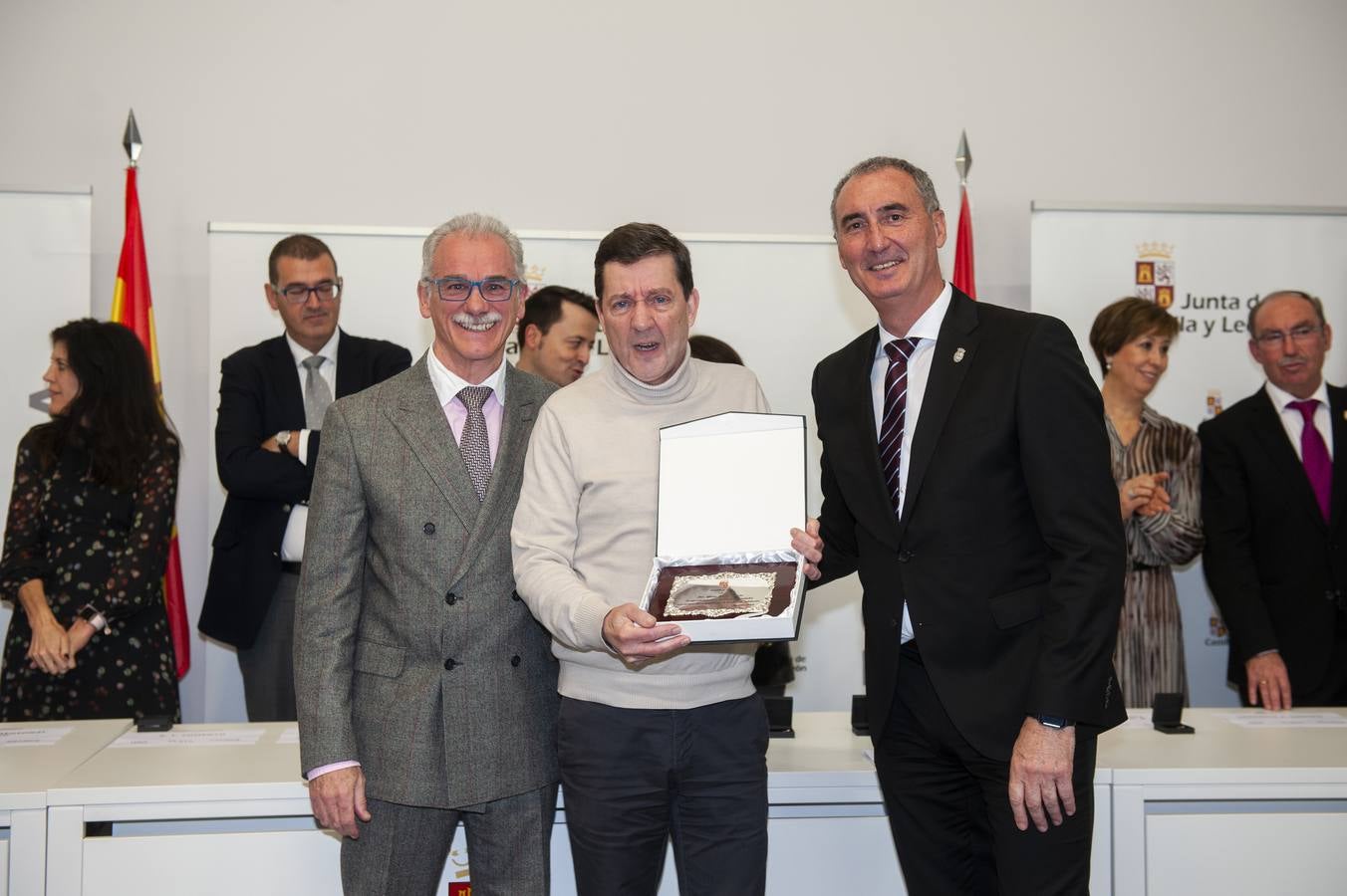 El delegado territorial, José Mazarías, ha trasladado el reconocimiento de la Junta de Castilla y León a 162 funcionarios y laborales que en 2019 culminan su carrera profesional al servicio de los ciudadanos y a los que reciben este año distinciones por años de servicio