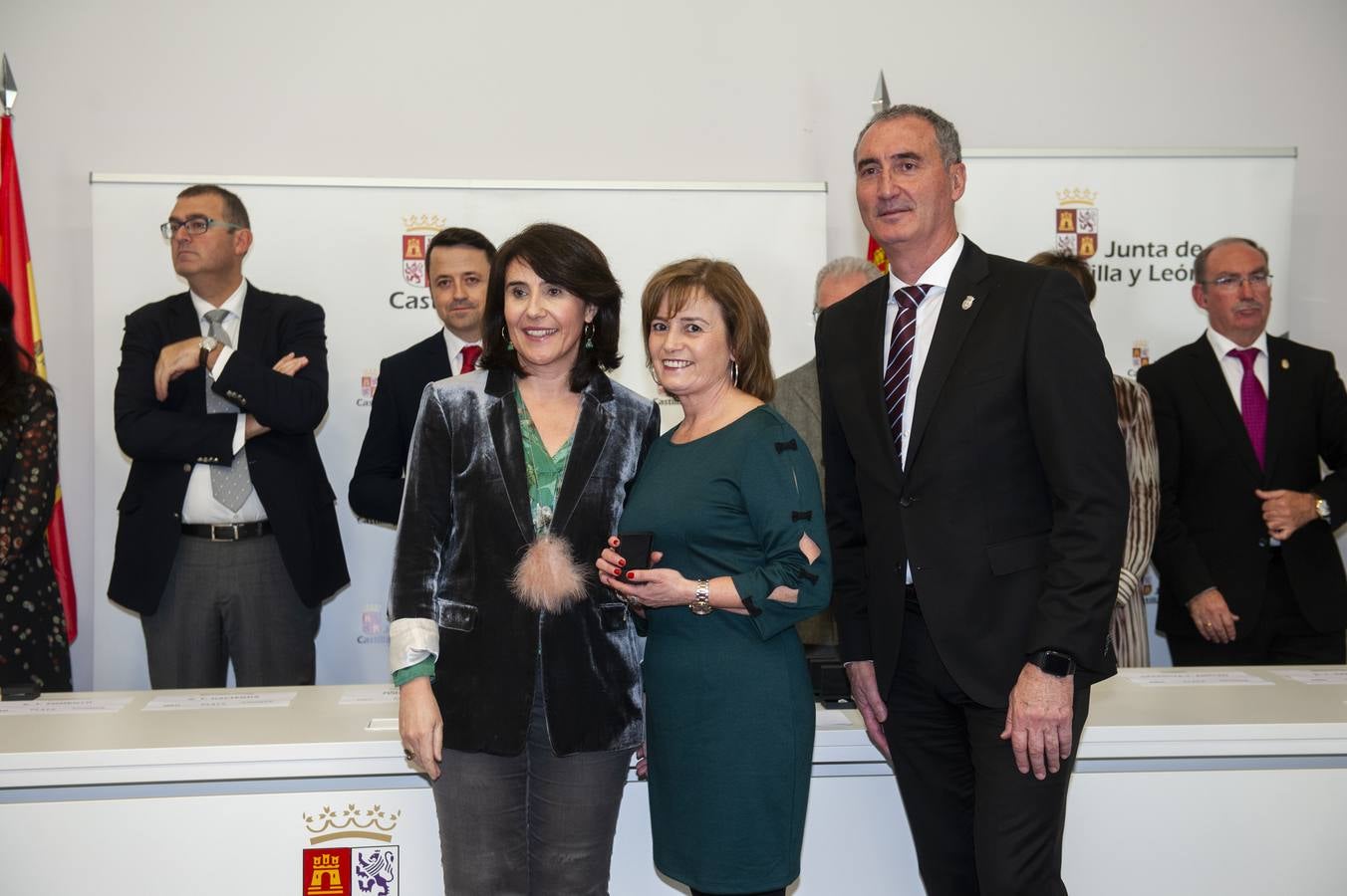 El delegado territorial, José Mazarías, ha trasladado el reconocimiento de la Junta de Castilla y León a 162 funcionarios y laborales que en 2019 culminan su carrera profesional al servicio de los ciudadanos y a los que reciben este año distinciones por años de servicio